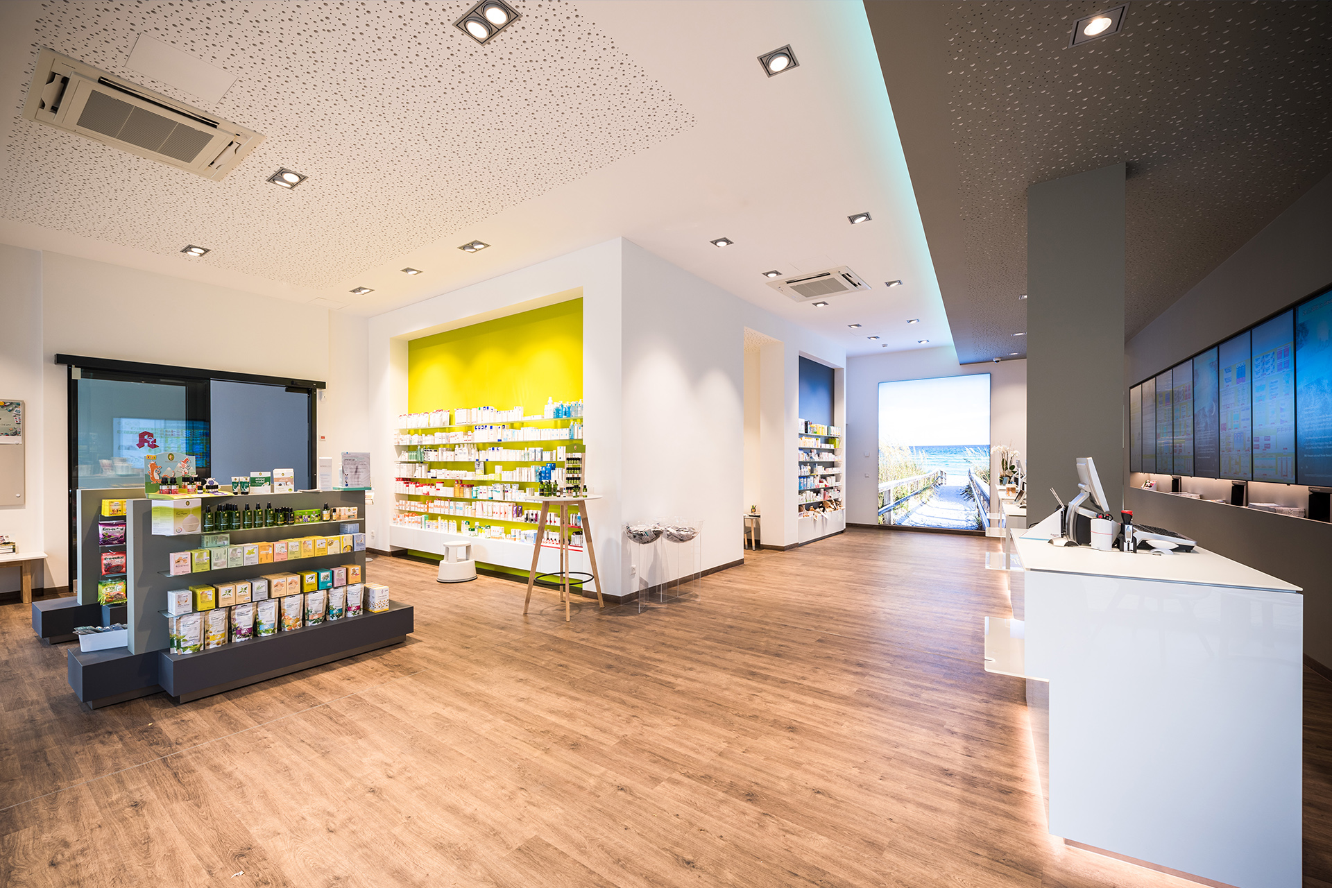 Neue Mitte Ärztehaus - Apotheke Innenraum